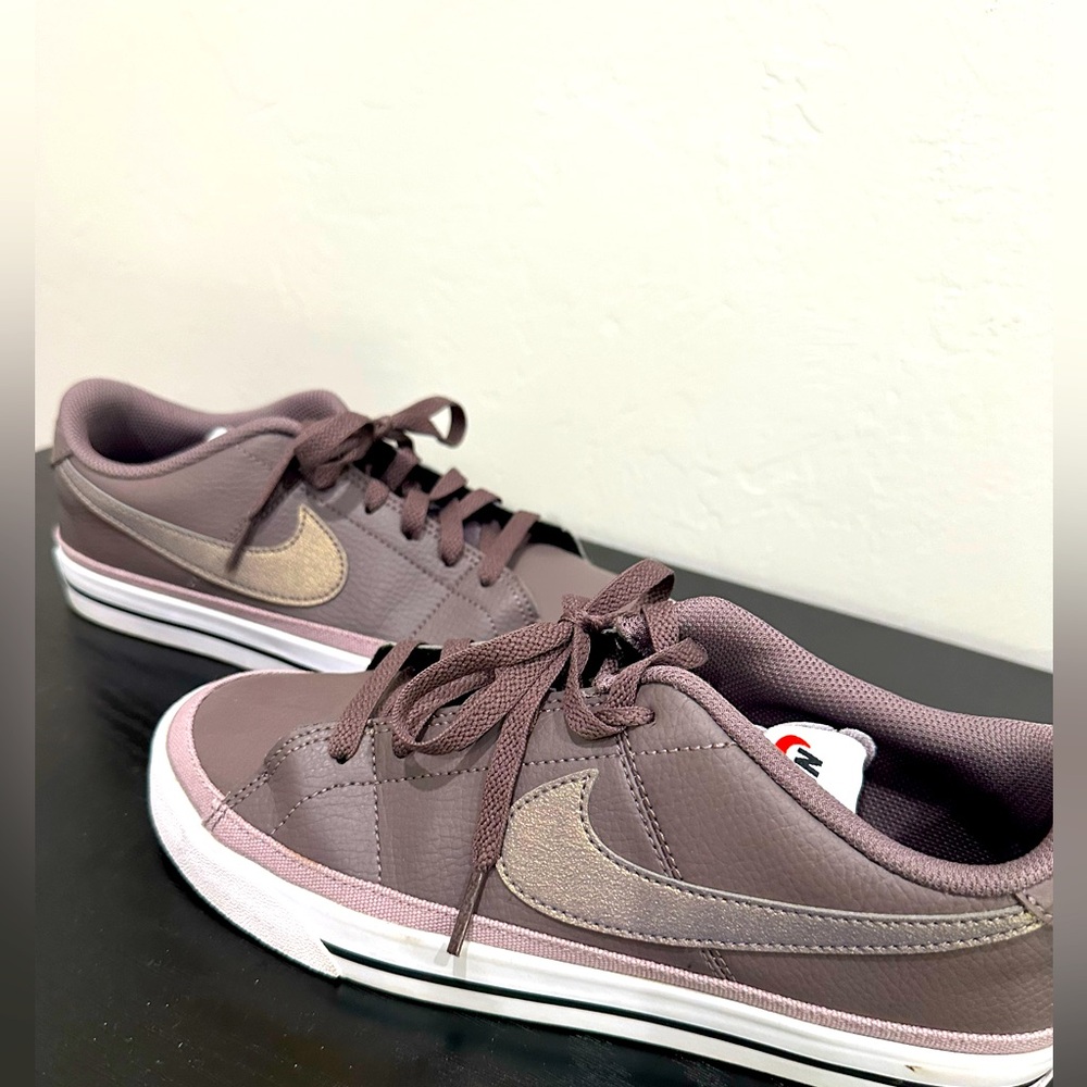 Nike Women's Athletic Shoes in Mauve and Beige